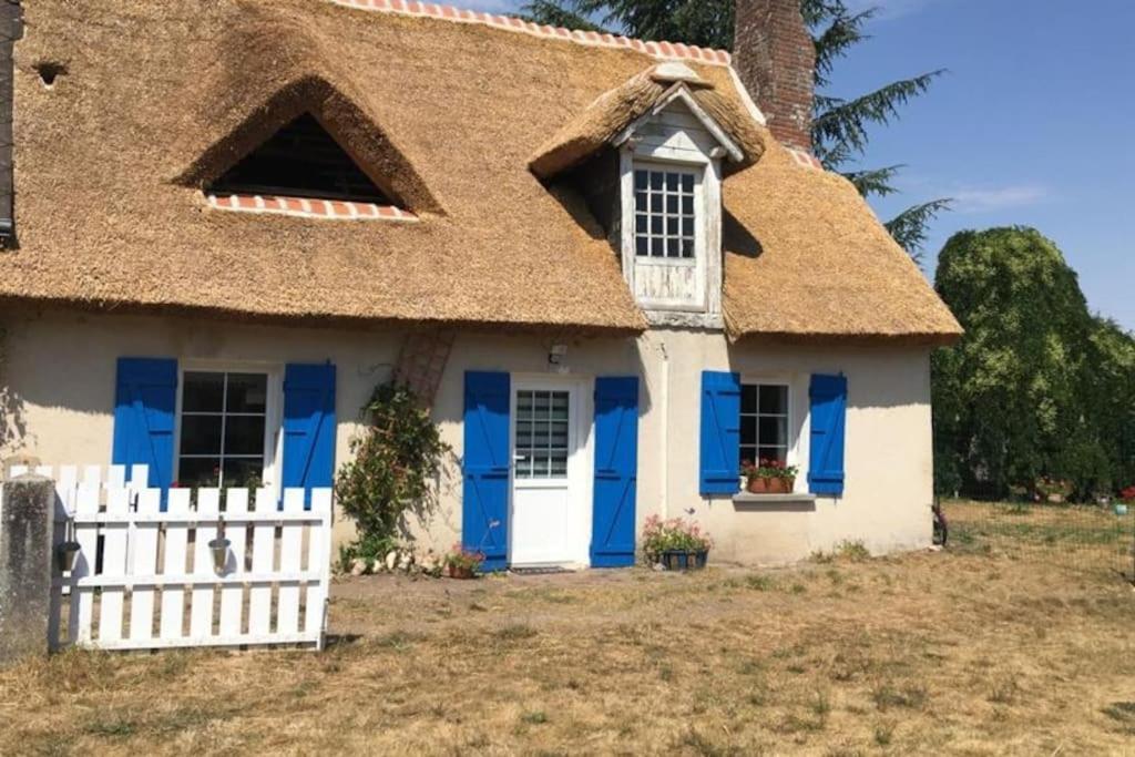 Chaumiere Avec Sa Toiture Recouverte De Chaume !!! Donnemain-Saint-Mames Εξωτερικό φωτογραφία